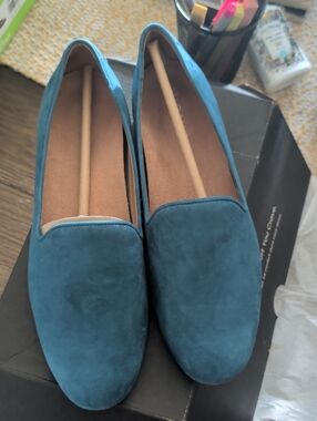 Vionic Blue Leather Pointed Toe Flat